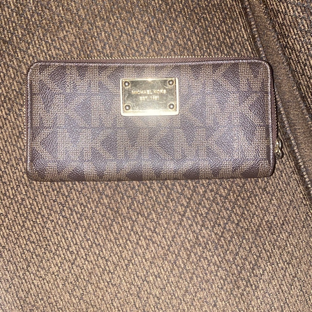 Michael Kors Signature Brown Zip Wallet
